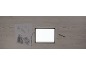 Leuchttisch mit Zeichnungen von Händen und einer Landschaft, Bleistift und Radiergummi auf Holztisch.