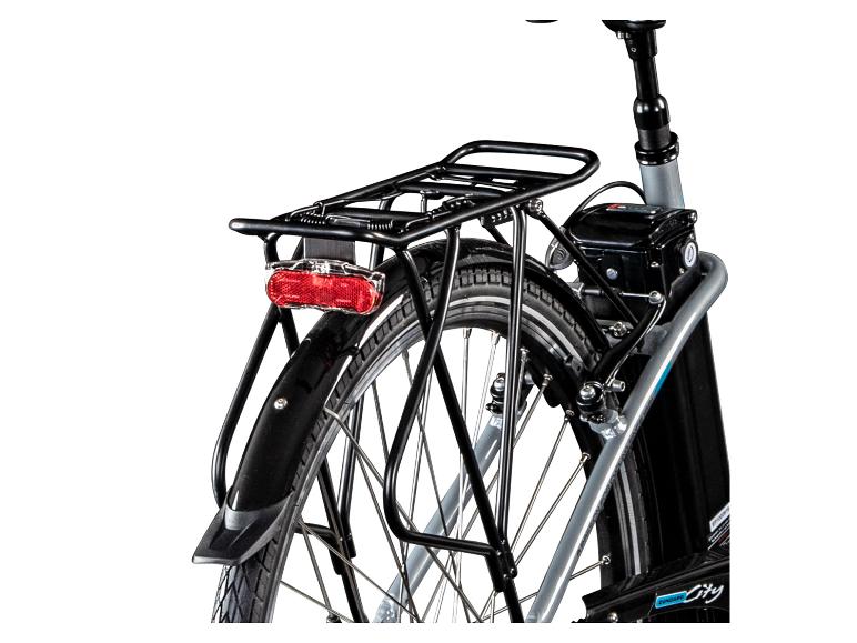 Gepäckträger, Schutzblech und Rücklicht an einem E-Bike.