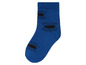 Blaue Socken mit Spinnennetz-Muster.