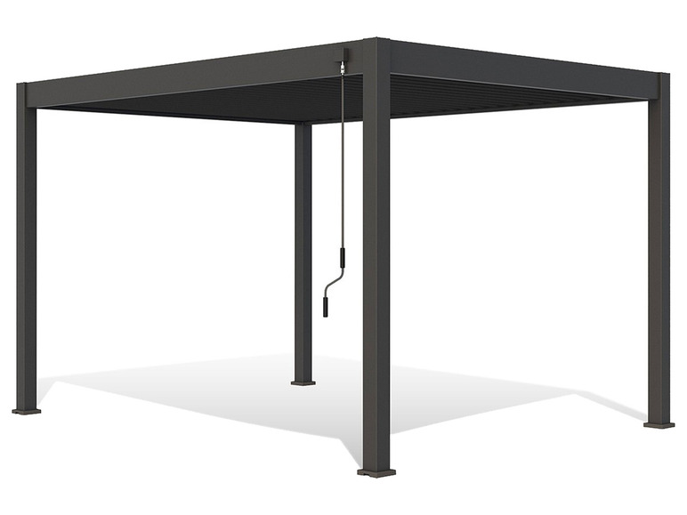 Eine schwarze Pergola mit einem manuell bedienbaren Sonnenschutz.