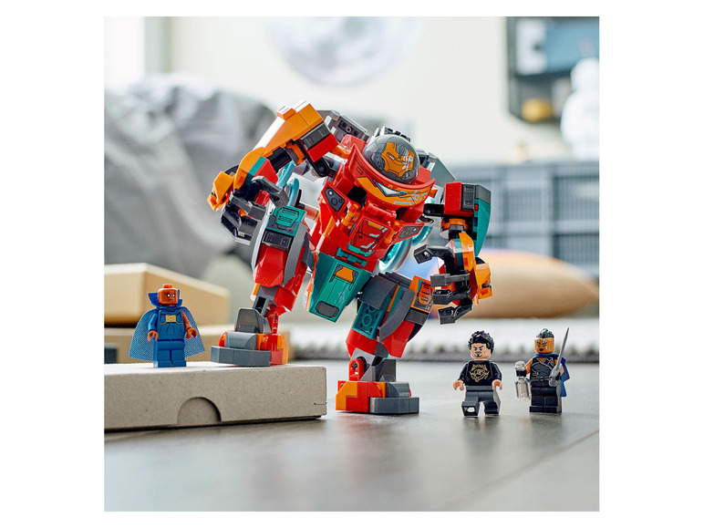 Gehe zu Vollbildansicht: LEGO® Marvel Super Heroes 76194 »Tony Starks sakaarianischer Iron Man« - Bild 7