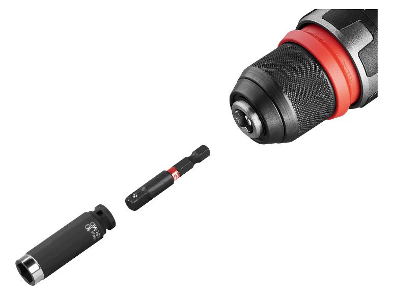 Ein Bohrfutter, ein Steckschlüsseladapter und eine tiefe Schlagschraubernuss auf weißem Hintergrund.