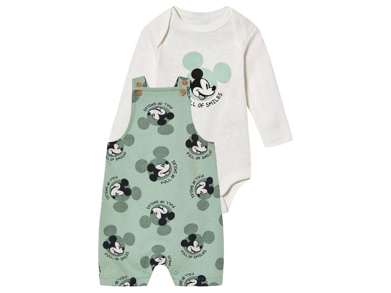 Ein Baby-Overall und ein Body mit Mickey Mouse Motiv.