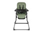 Ein grüner Bebe Confort Hochstuhl mit schwarzem Tablett.