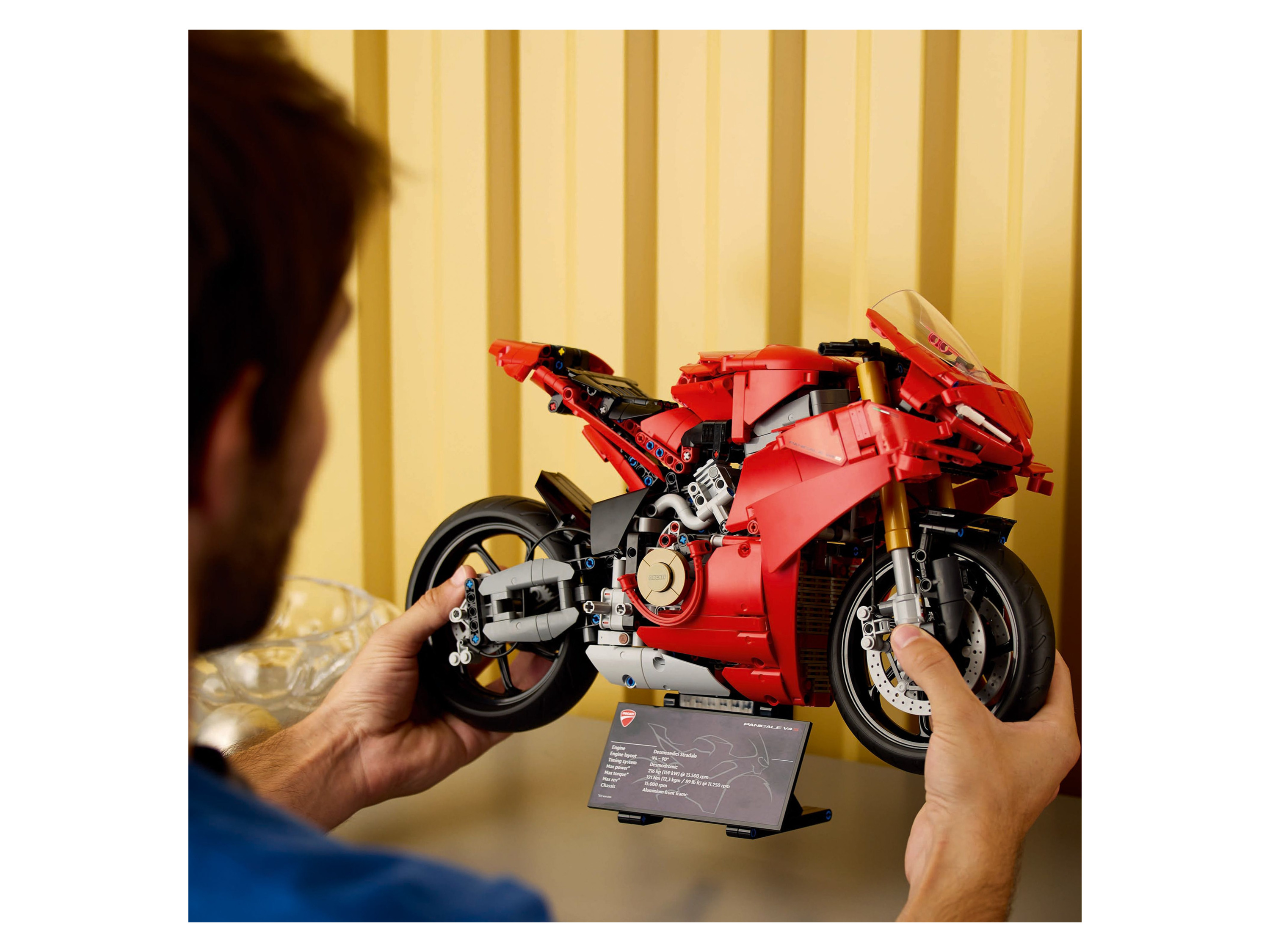 Thumbnail - LEGO® Technic 42202 Ducati Panigale V4 S Motorrad