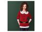 Eine Frau in einem roten Weihnachtspullover mit weißem Kragen und schwarzem Gürtel.