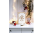Weihnachtsdekoration mit einem Holzschild 'Wishing You A Very Merry Christmas And A Happy New Year'.