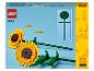 LEGO-Set mit zwei Sonnenblumen und grünen Stielen.