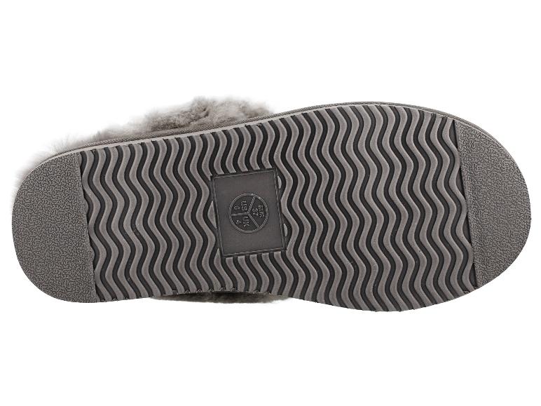 Grauer flauschiger Hausschuh mit strukturierter Sohle, Größe EUR 37, US 6, UK 4.