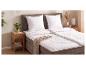 LIVARNO home Kopfkissen 80 x 80 cm auf einem elegant gemachten Bett.