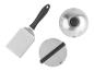 Grillwender und zwei Grillpressen aus Metall mit schwarzen Griffen.