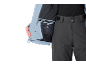 Damen-Skijacke und -hose mit Detail des Schneefangs.