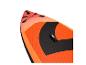 Orange-schwarzes SUP-Board mit elastischen Schnüren vorne.