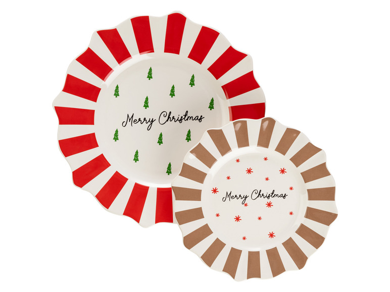 Zwei Weihnachtsteller mit roten und braunen Streifen.