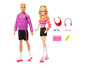 Barbie- und Ken-Puppen mit Rollschuhen, inklusive Zubehör wie Radio, Sonnenbrille und Wasserflasche.