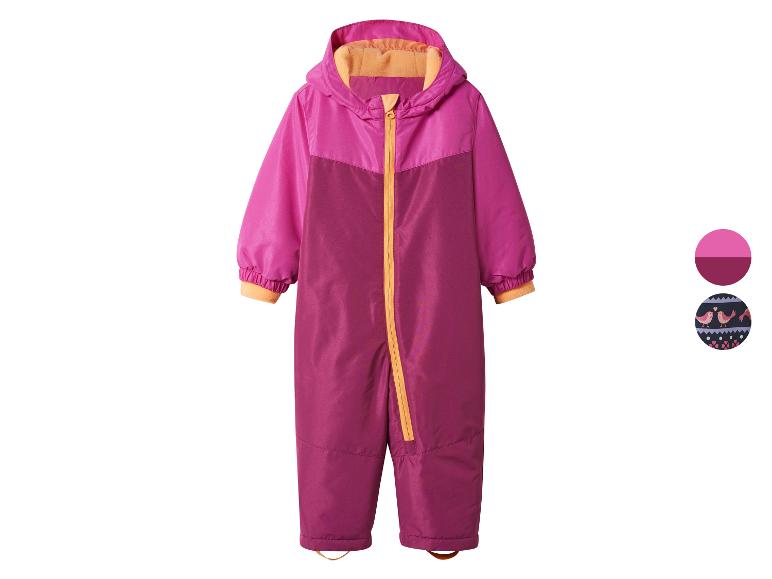Kinder-Winteroverall in zwei Rosatönen mit orangefarbenem Reißverschluss und elastischen Bündchen.