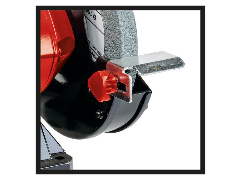 Nahaufnahme eines Schleifbocks mit rotem Knopf und grauer Schleifscheibe.