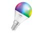 Eine smarte LED-Glühbirne mit farbigem, regenbogenartigem Leuchten und weißem Sockel.