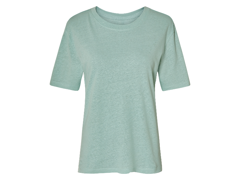 Kurzärmeliges, hellgrünes T-Shirt.