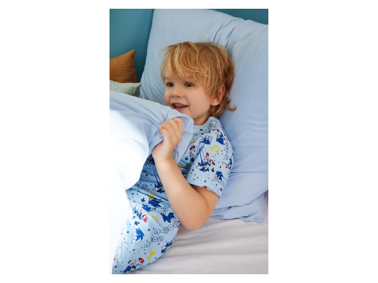 Sonic Kinderpyjama, blaue Bettwäsche und Kissen.