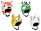 Vier Kinderhelme mit lustigen Tierdesigns: Fuchs, Drache, Monster und Einhorn.