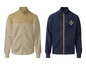 Zwei Fleecejacken, eine beige und eine dunkelblaue, von der Marke U.S. Grand Polo.