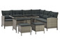 Rattan-Lounge-Set mit Glastisch und Kissen.