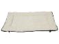 Rechteckiges Haustierbett mit weicher, cremefarbener Fleece-Oberseite und schwarzem Rand