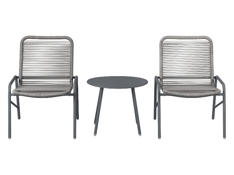 Zwei graue Outdoor-Stühle mit Seilgeflecht und ein passender runder Tisch.