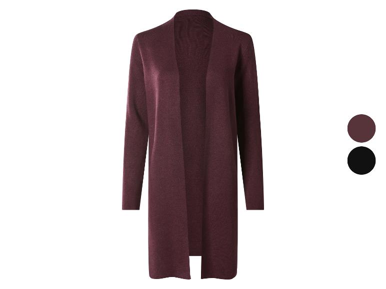 Lange bordeauxrote Damenstrickjacke, mit Farbmustern in Bordeaux und Schwarz.