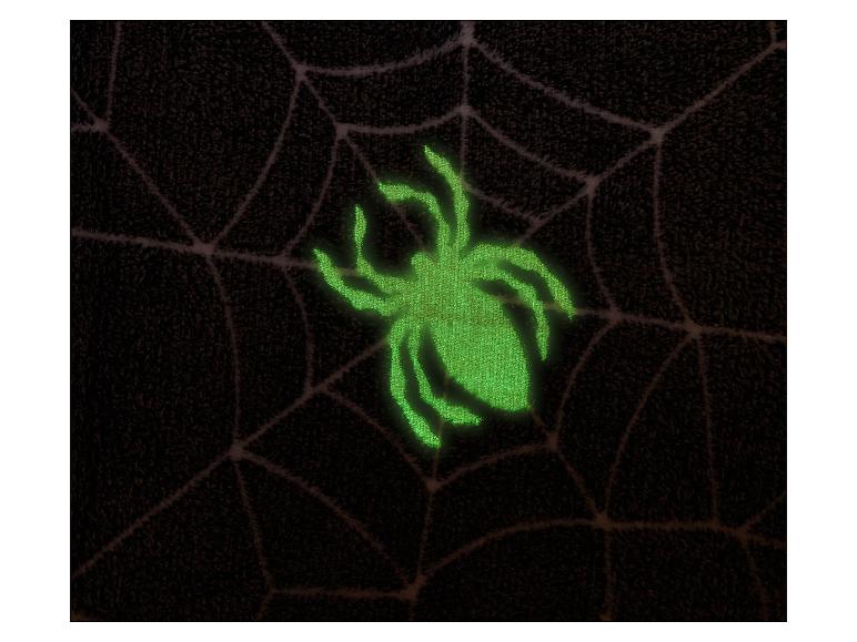 Leuchtend grüner Spinnen auf dunklem Spinnennetz, ideal für Halloween.