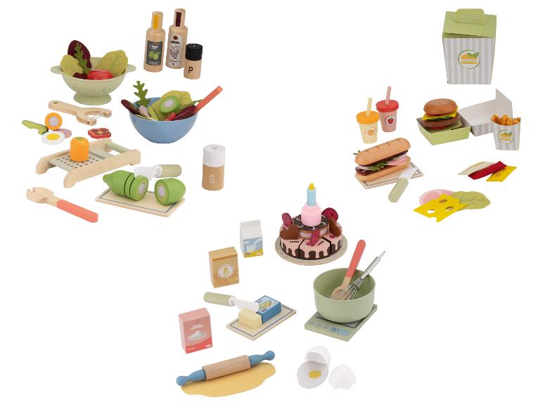 Holzspielset mit Essensthema, inklusive Salat, Burgern, Kuchen und Kochutensilien.