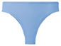 Hellblaue, gerippte Unterhose.