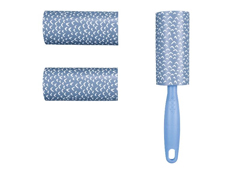 Fusselrolle und Nachfüllrollen, blaues Chevronmuster.