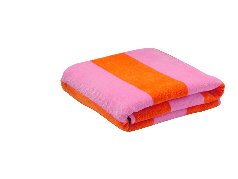 Gefaltetes pink-orange gestreiftes Strandtuch