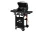Schwarzer Gasgrill mit Grillmeister-Logo auf einem Gestell mit Rädern.