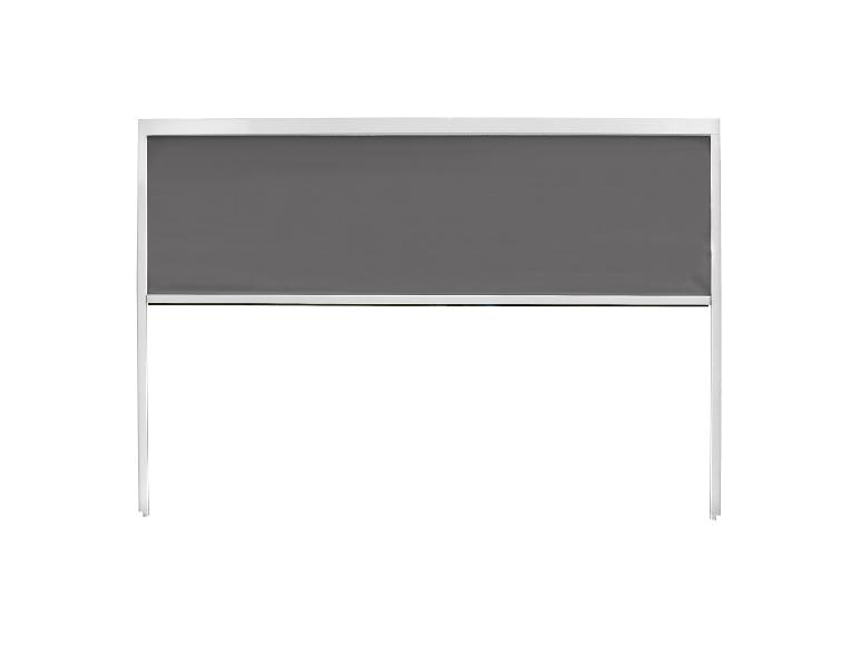 Dunkelgraue Jalousien mit weißem Rahmen.