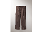 Braune Herrenhose mit Kordelzug und Bügelfalten.