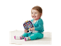 Baby spielt mit einem VTech Lerntablet.