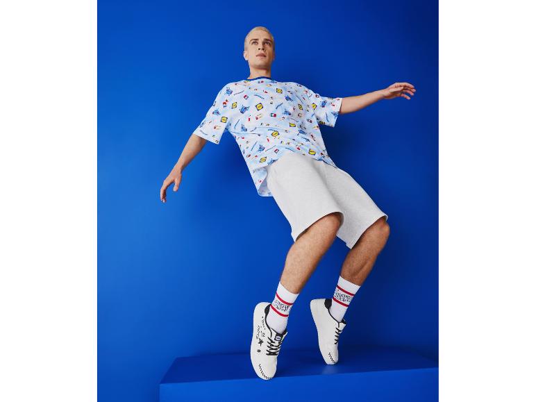Lidl T-Shirt und Shorts, Sneaker und Socken.