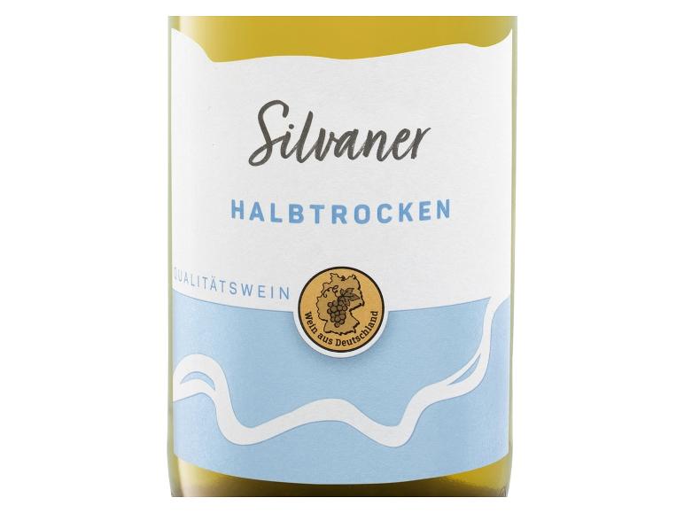 Sylvaner Weißwein, halbtrocken, mit deutschem Qualitätssiegel.
