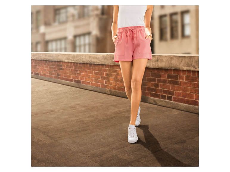Gehe zu Vollbildansicht: esmara® Damen Shorts, mit Eingrifftaschen - Bild 9