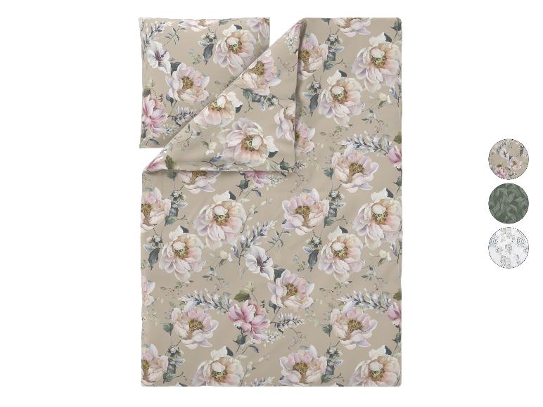 Florales Bettwäsche-Set mit großen hellrosa und weißen Blumen auf beigem Hintergrund.
