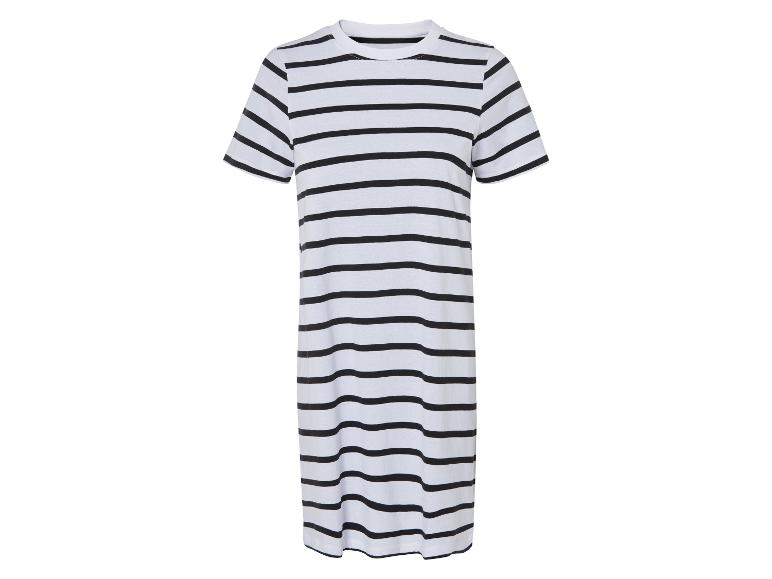 Ein gestreiftes weiß-schwarzes T-Shirt-Kleid.