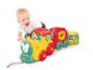Ein Kind spielt mit einem Disney Baby Zug.