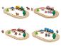 Vier Holzeisenbahn-Sets mit Bauernhof-, Prinzessinnen-, Feuerwehr- und Polizei-Themen.