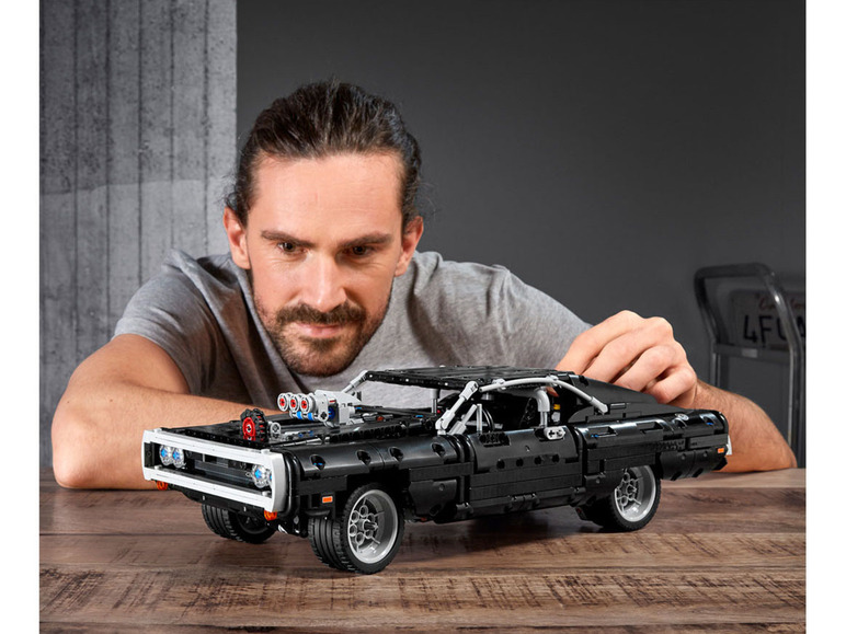 Gehe zu Vollbildansicht: LEGO® Technic 42111 »Dom's Dodge Charger« - Bild 3