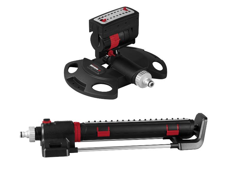 Zwei schwarze und rote Parkside Gartensprenger auf weißem Hintergrund.