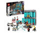 LEGO Iron Man Armory aus der Infinity Saga mit Minifiguren und einem Auto.