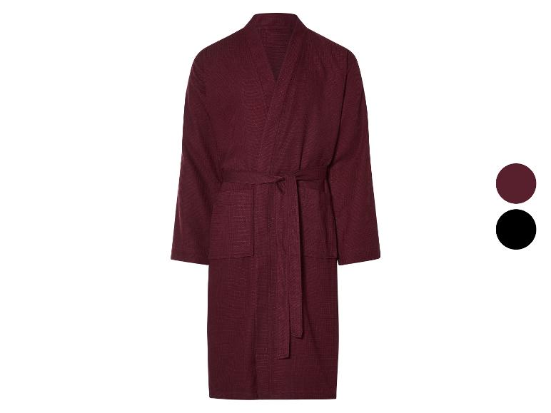Burgunder Bademantel mit Gürtel.